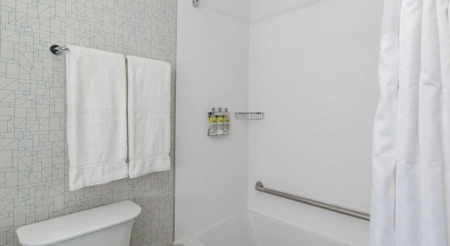 Четырёхместный номер Standard Holiday Inn Express Hotel & Suites Yuma by IHG