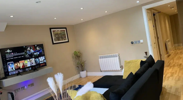 Charming 2-bed Apartment in Kingston Upon Thames