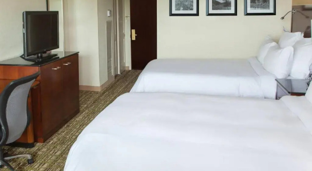 Четырёхместный номер Deluxe Hanover Marriott
