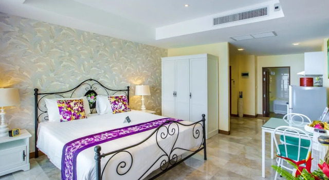 Студия Deluxe с балконом и с красивым видом из окна Almali Rawai Beach Residence
