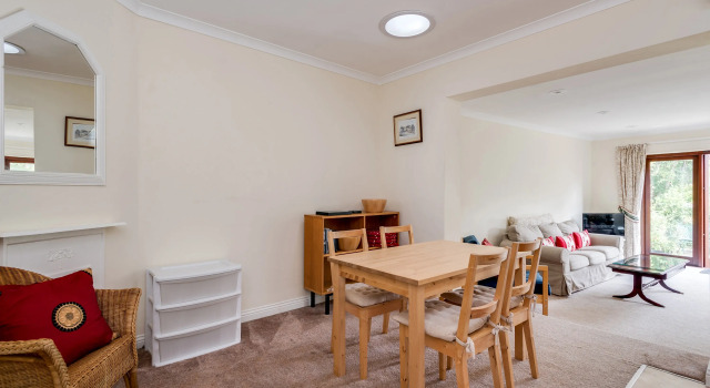 Spacious 1-Bedroom Flat with garden & free parking, Забронировать Отель Кидлингтон Оксфордшир