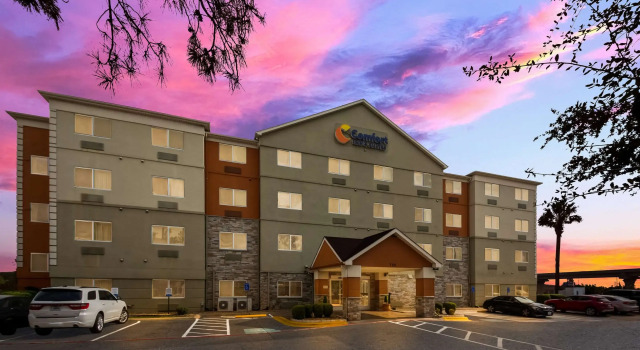 Comfort Inn & Suites Austin North Loop, Забронировать Отель Остин Greater Austin, рядом с Торговый центр The Linc