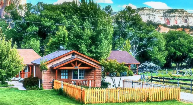 Коттедж с видом на сад Arrowhead Country Cabins