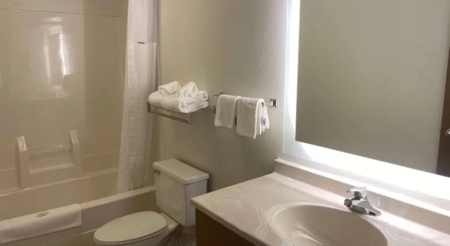 Номер Standard Howard Johnson by Wyndham Manteno
