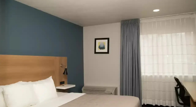 Howard Johnson by Wyndham Portland Airport