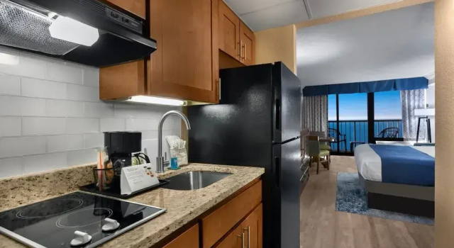 Двухместный номер Standard с балконом и с красивым видом из окна Sea Crest Oceanfront Resort