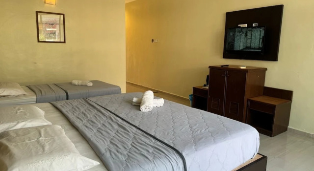 Четырёхместный номер Standard с балконом Mersing Beach Resort