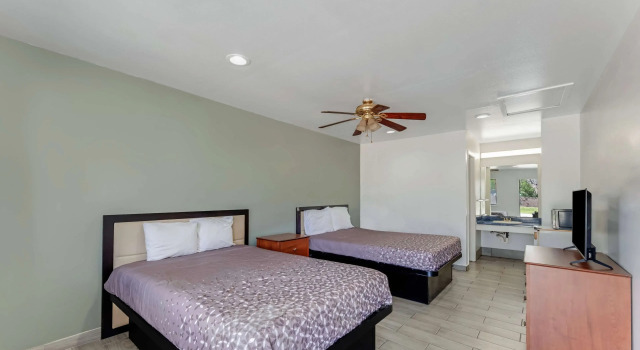 Четырёхместный номер Standard Americas Best Value Inn San Antonio Downtown Riverwalk