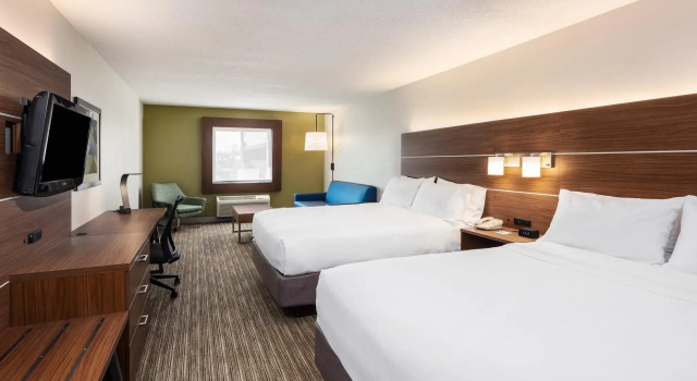 Четырёхместный номер Standard Holiday Inn Express Warrenton by IHG