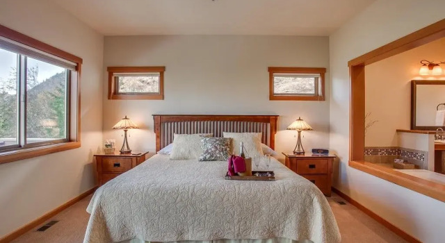 Cascade Valley Inn, Забронировать Отель «постель и завтрак» Ист-Веначи 