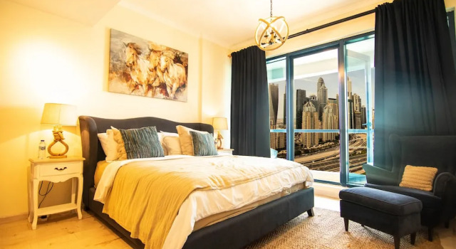 Lux BnB I X1 Tower I Golf Course & Sea Views, Забронировать Отель «постель и завтрак» Джумейра , рядом с Остановка трамвая Marina Towers