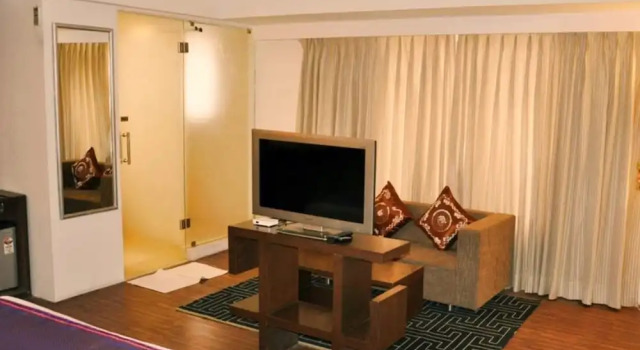 Люкс Premium Hotel Clarks Collection Bhavnagar