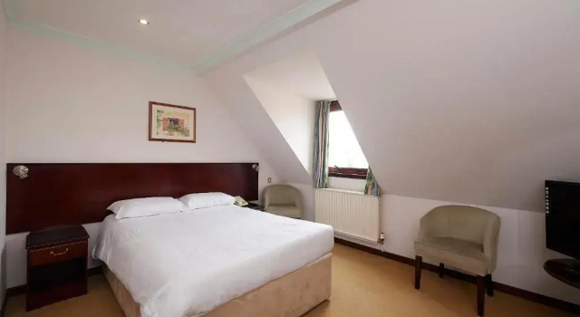 Номер Comfort The Priory Hotel