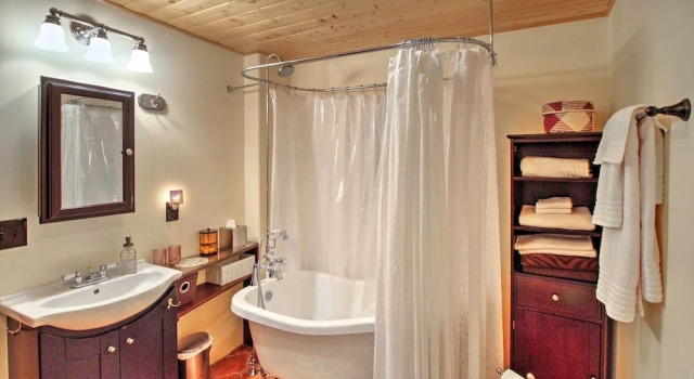 Коттедж Charming Couples Casita, Walk to Old Mesilla Plaza