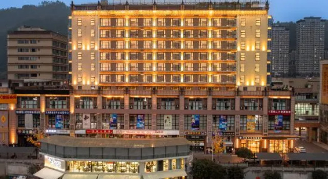 Yibin moon Peninsula Light Hotel(University City & Exhibition Center)
