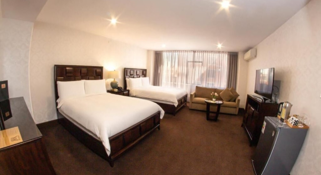Четырёхместный номер Premium ROLES Hotel