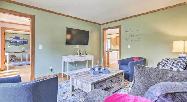 Коттедж Onset Home w/ Deck: Walk to Beach on Buzzards Bay!