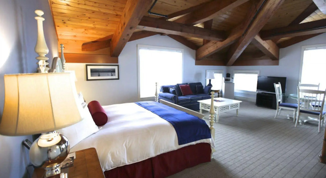 Boston Yacht Haven Inn & Marina