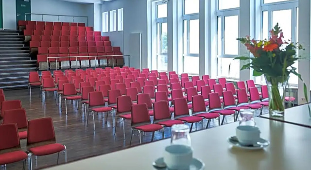 Jugendherberge Frankfurt - Haus der Jugend, Забронировать Отель Недорогие отели Франкфурт-на-Майне, рядом с Frau Rauscher Brunnen, недорого