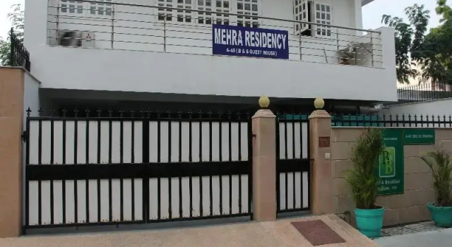 Номер Standard Mehra Residency at The Airport