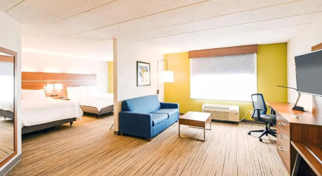 Четырёхместный номер Standard Holiday Inn Express Richmond Airport by IHG