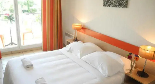 Номер Standard с балконом AppartCity Classic Aix-en-Provence - La Duranne