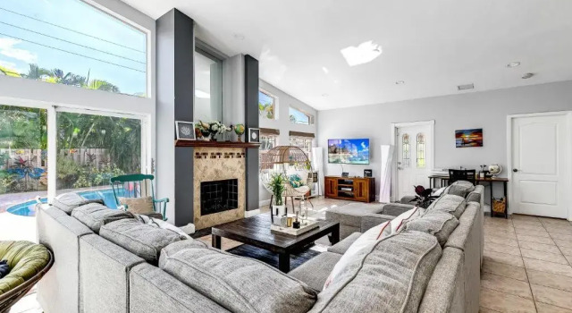 LUX 4 Bedrooms Private HTD Salt Water Pool With Concierge Service, Book Hotel Deerfield Beach Florida
