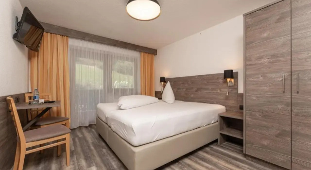Gstehaus Anneliese, Rezerwuj Hotel Hotele w Tyrol z parkingiem, Parking