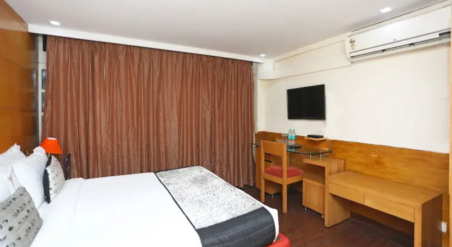 OYO 11332 Hotel Daffodils Inn, Забронировать Отель Отели Нью-Дели с парковкой, Парковка
