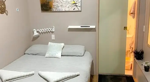 Номер Economy Westside Studio Apartments