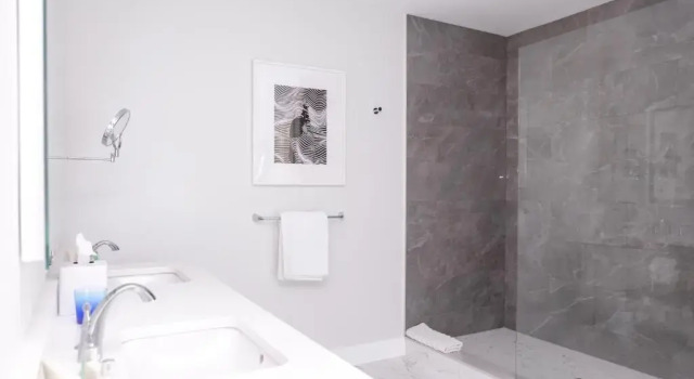 Полулюкс The Pillars Hotel & Club