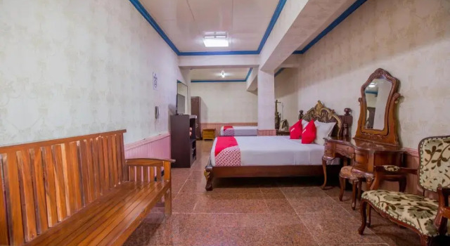 Люкс Deluxe OYO 738 Maganda Hotel