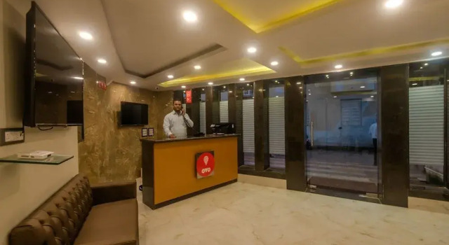OYO 9748 Hotel Girgaon Palace