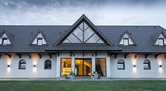 Gawra, Boek Hotel Kępno 