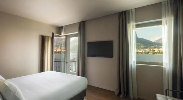 Двухместный номер Superior с балконом и с видом на озеро Hotel Promessi Sposi