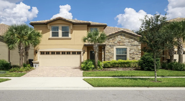 Beautiful Lake Front 8BR Villa Pool SPA Steps to Clubhouse, Rezerwuj Ośrodek wypoczynkowy Kissimmee Kissimmee