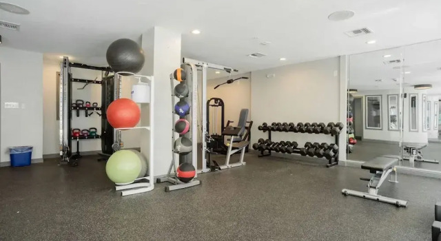 Апартаменты Upstay - Condo With Pool-gym-games-bbq - Walk to Uoft