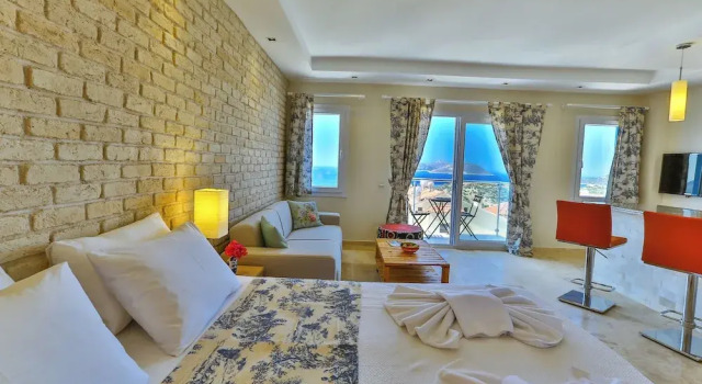 Полулюкс с балконом и с видом на море Saylam Suites