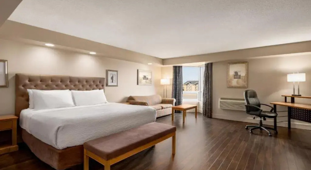 Двухместный клубный номер Superior Royal Hotel West Edmonton, Trademark Collection by Wyndham