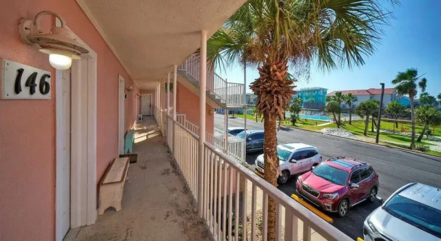 Коттедж Ocean View w/ Pool, Tennis/pickleball, Beach Access Summer Love by Avantstay