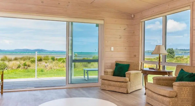 Beachfront Escape - Snells Beach Holiday Home, Забронировать Отель Снелс Бич регион Окленд