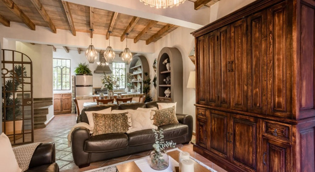 3-Bedroom Garden Home with Rooftop Terrace & Garage Parking, Prenota Hotel San Miguel de Allende 