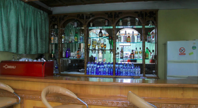Yonas Hotel