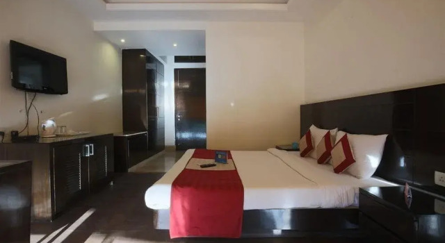 FabHotel Sikandarpur Metro Station