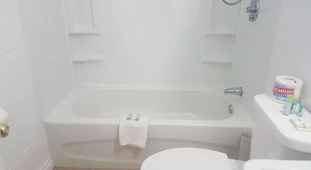 Четырёхместный номер Standard West Castle Motel