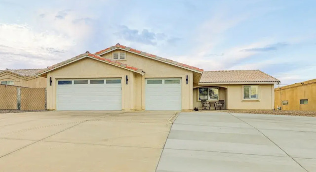 Desert Breeze Retreat Near All of Lake Havasu!