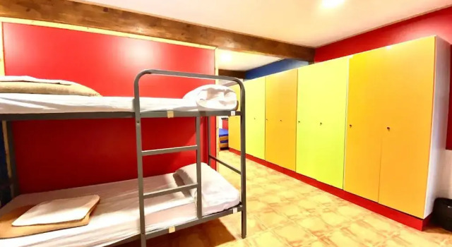Кровать в общем номере Hostel albergue Paradiso