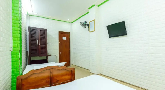 Трёхместный номер Without Window Spot on Standard OYO 604 Queen Hotel spot-on