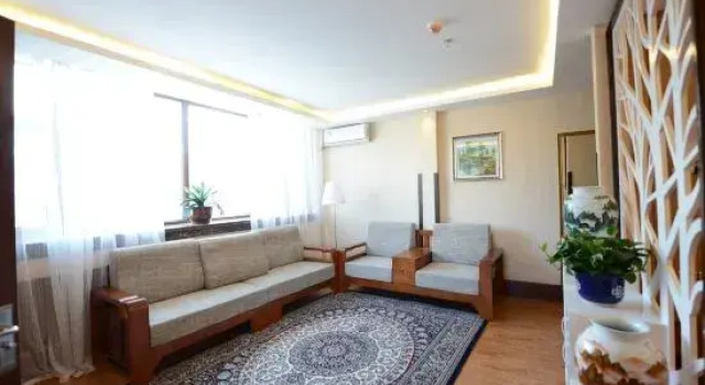 Люкс Deluxe Xinyuan Hotel (Harbin Daowai Branch)