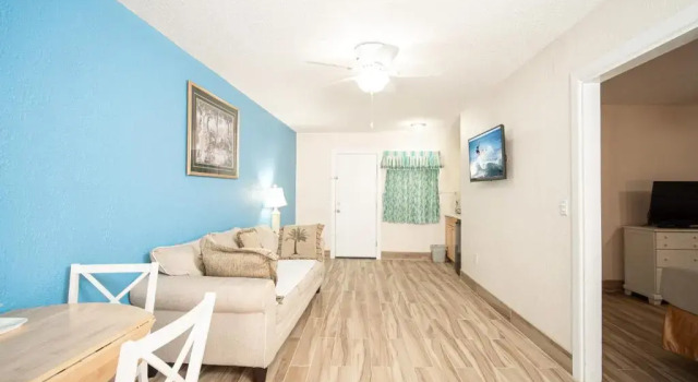 Люкс Island Sun Inn & Suites - Historic Venice & Beach Getaway